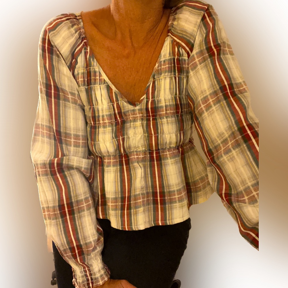 American eagle plaid long sleeve v-neck, flare bottom top size S